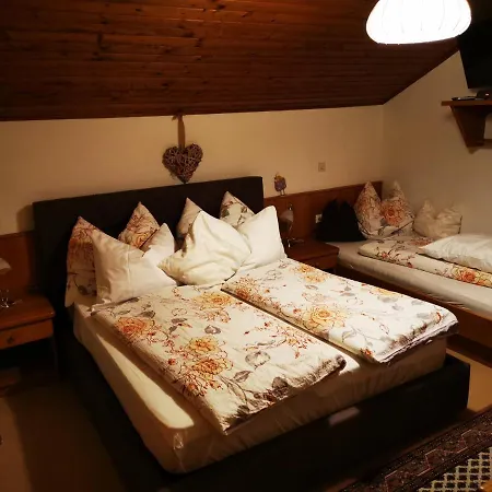 Giessauf Bed & Breakfast 2*